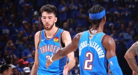 NBA单场40+得分传奇：张伯伦100分至哈登的得分盛宴